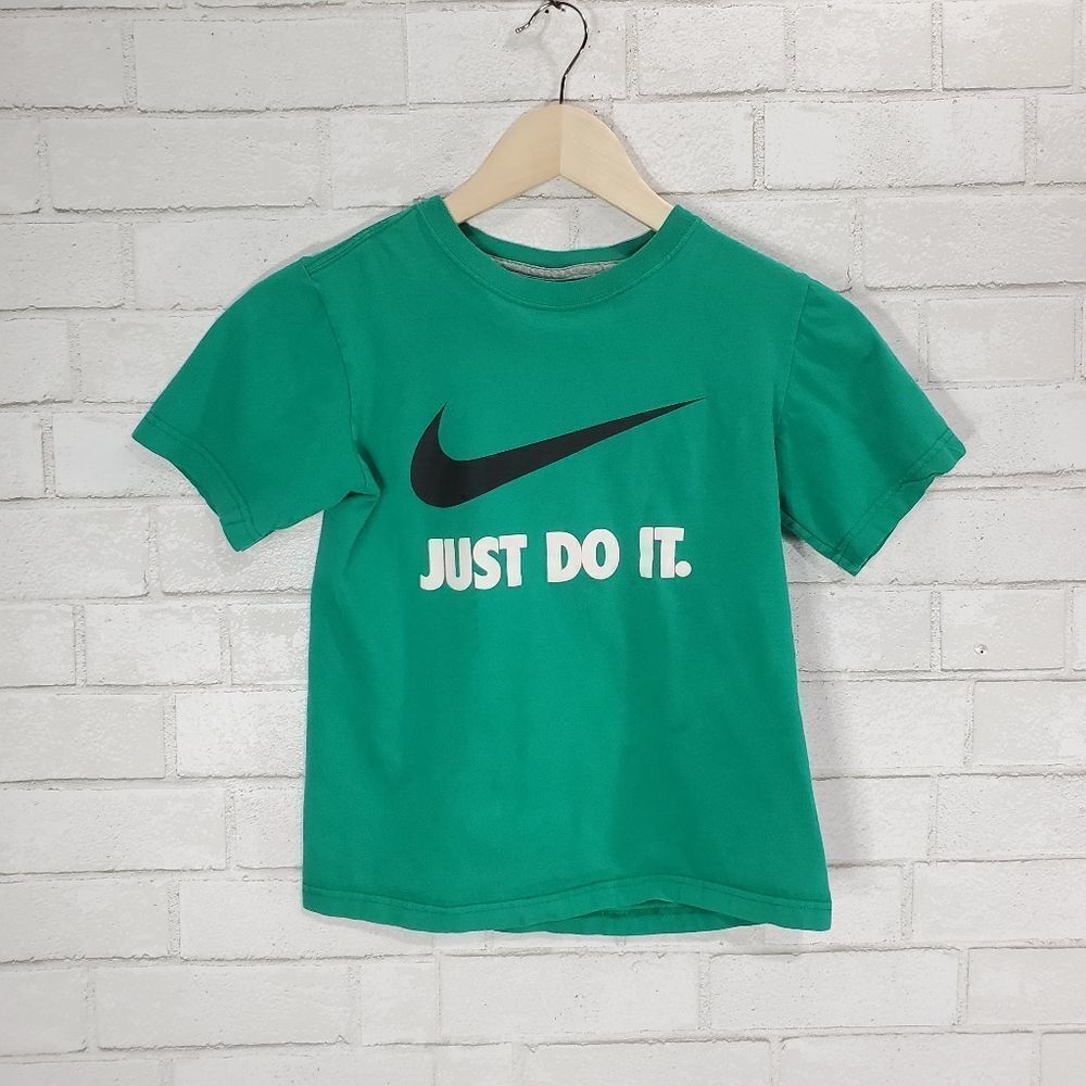 NIKE green graphic tee‎